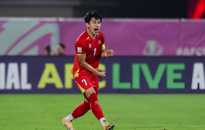 Chưa 1 cầu thủ Việt Nam nào có được vinh dự như Đình Bắc