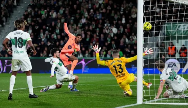 Rashford lập công khi vào sân ở hiệp 2