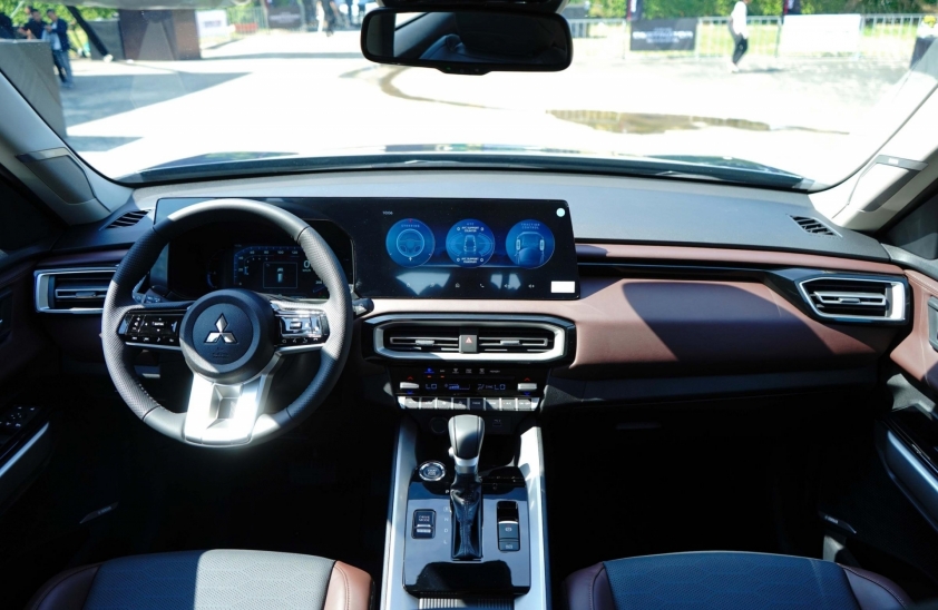 Nội thất Mitsubishi Destinator tối giản