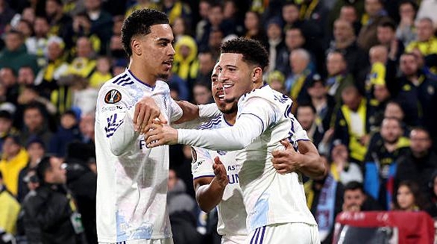 Jadon Sancho ghi bàn cho Aston Villa