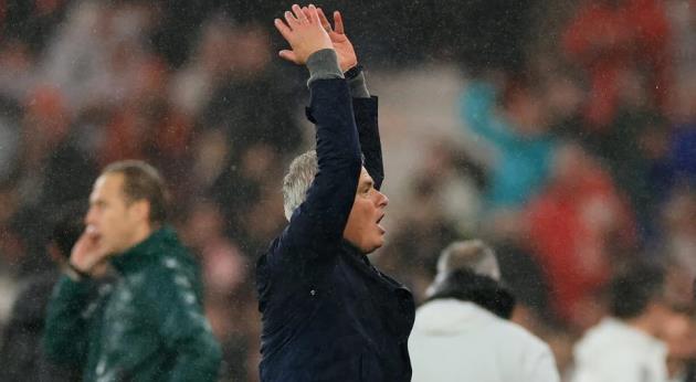 Mourinho giúp Benfica giành chiến thắng đầy cảm xúc trước Real. Mourinho giúp Benfica giành chiến thắng đầy cảm xúc trước Real.