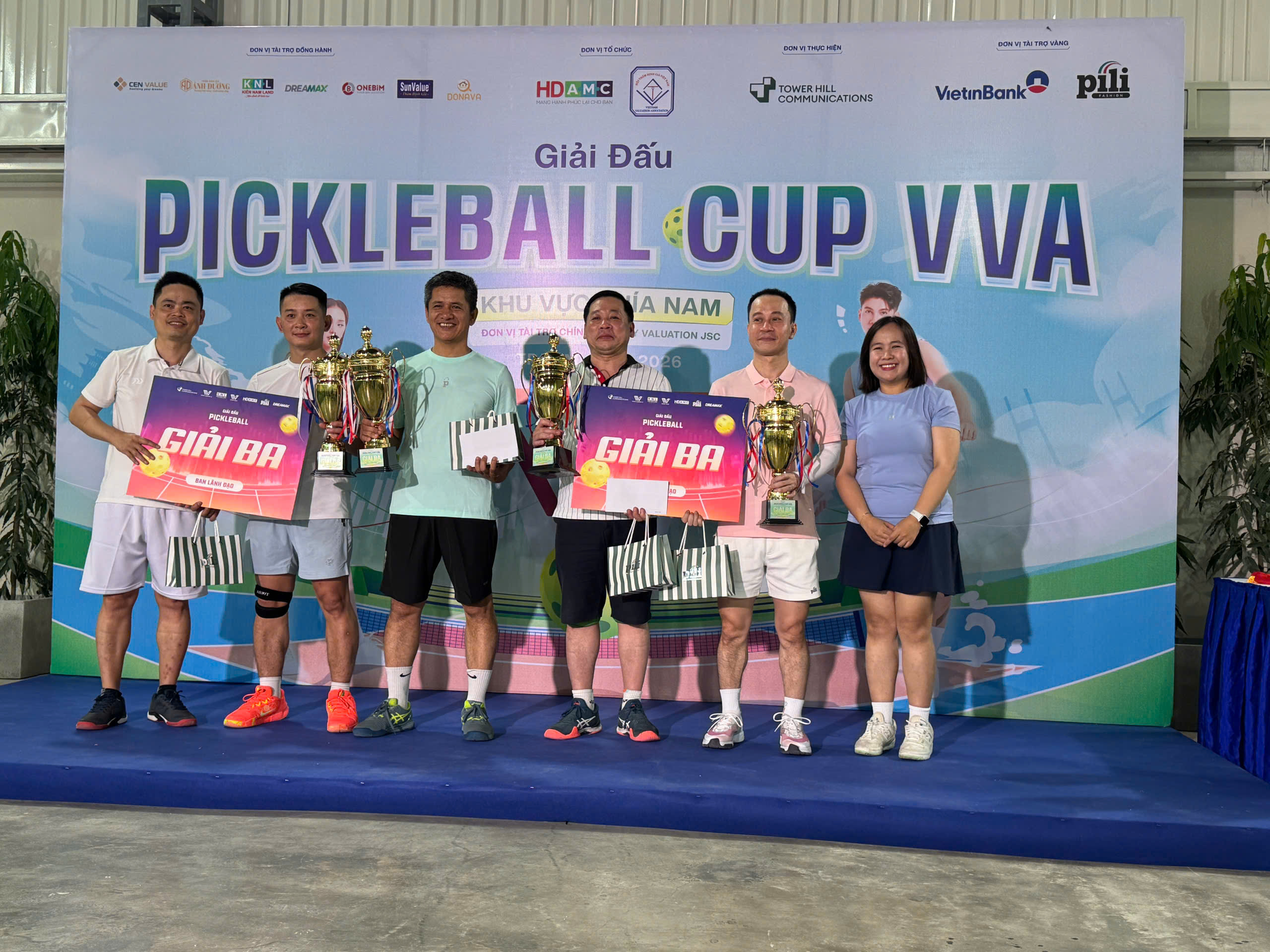 Không khí cổ vũ sôi động tại giải Pickleball
