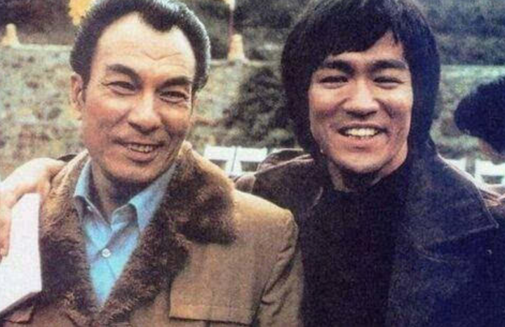 Thạch Kiên (trái) và Lý Tiểu Long (phải)