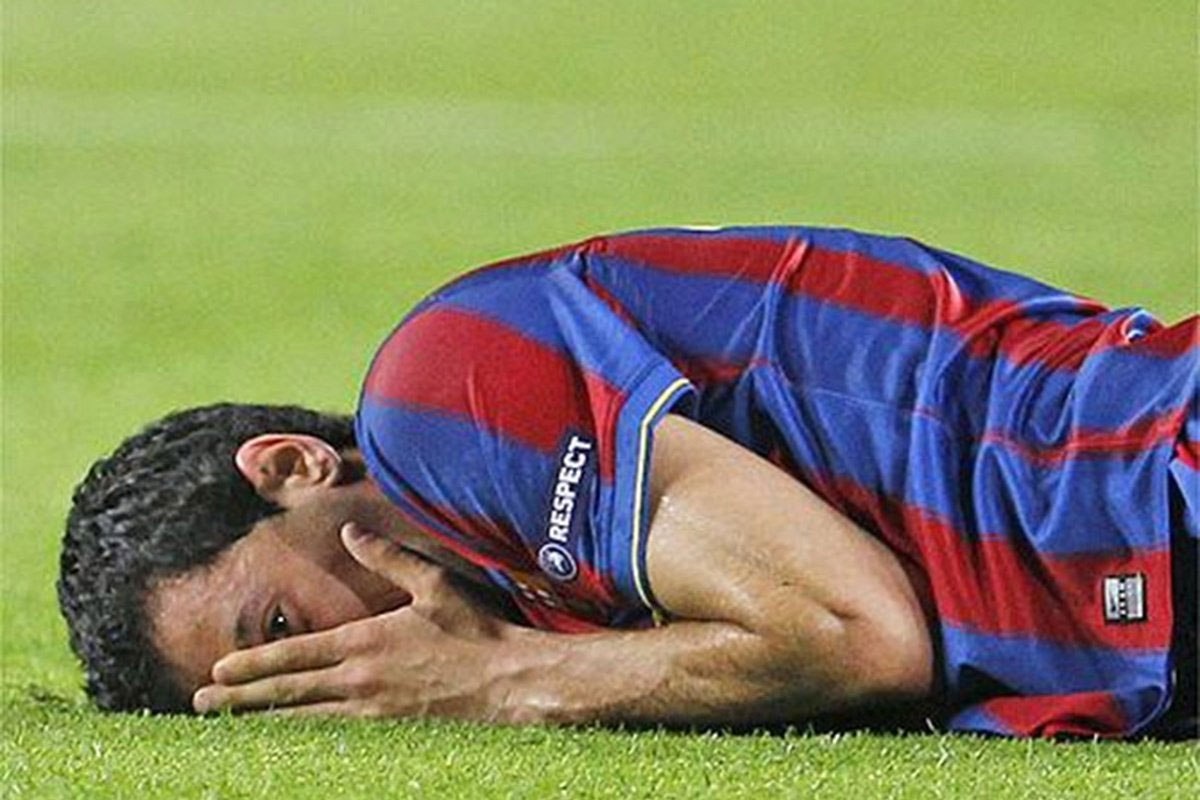 Khoảnh khắc Busquets hé mắt.