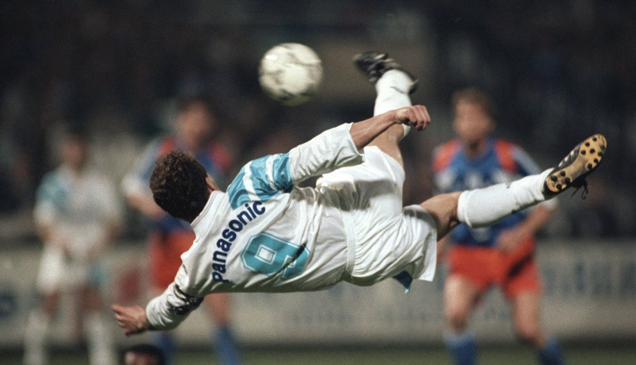 Huyền thoại người Pháp sở hữu những pha vô lê ngoạn mục