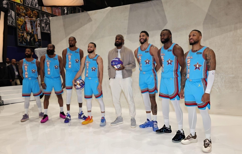 LeBron James lần đầu vắng mặt ở đội hình chính NBA All-Star sau 21 năm