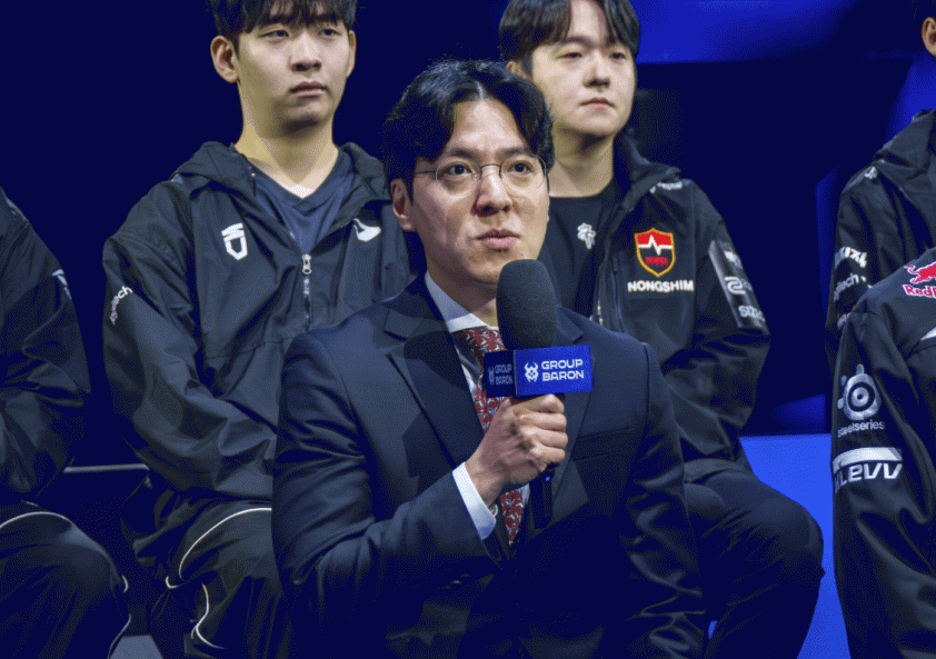 HLV kkOma nói thẳng một điều về tân binh của T1