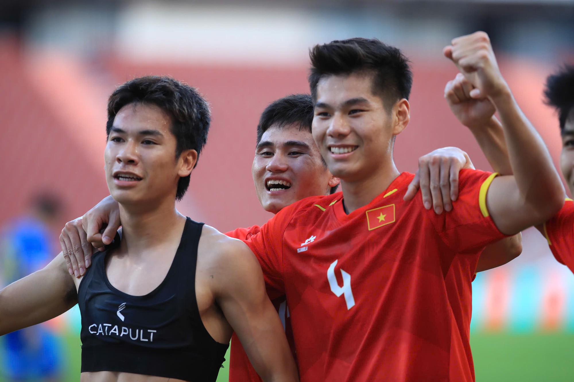 Bóng đá Việt Nam tiến bộ trong thấy nhờ sự đầu tư bài bản cho đào tạo trẻ.