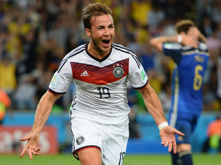 Gotze bước ra từ bóng tối lịch sử.