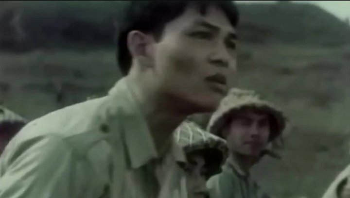 NSND Trung Hiếu với vai diễn đầu tiên trong bộ phim Hoa ban đỏ.