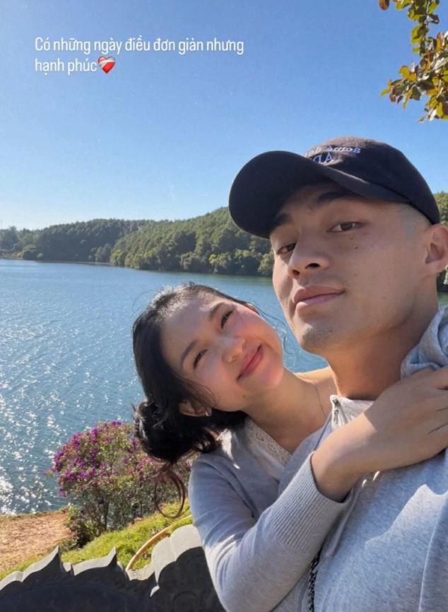 Trung Kiên và bạn gái thân thiết