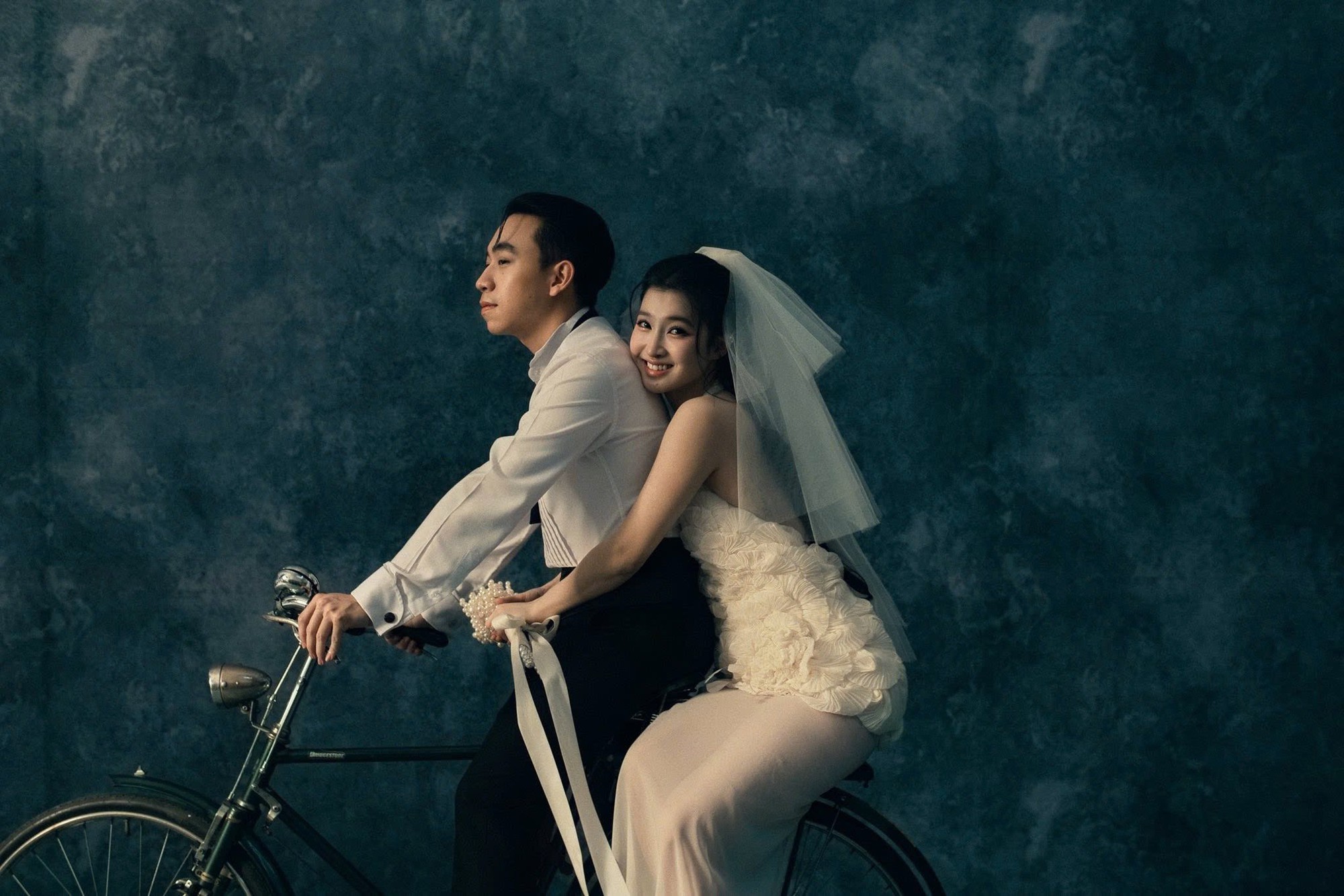 Hình ảnh cưới hiếm hoi của Phương Nhi được ekip thực hiện hé lộ