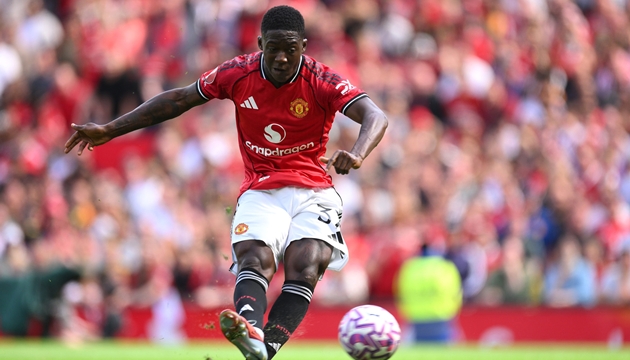 Gomes hỗ trợ Mainoo tỏa sáng tại MU