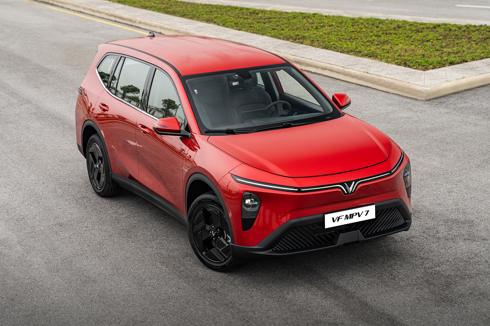 VinFast Limo Green phiên bản biển trắng - ngoại thất