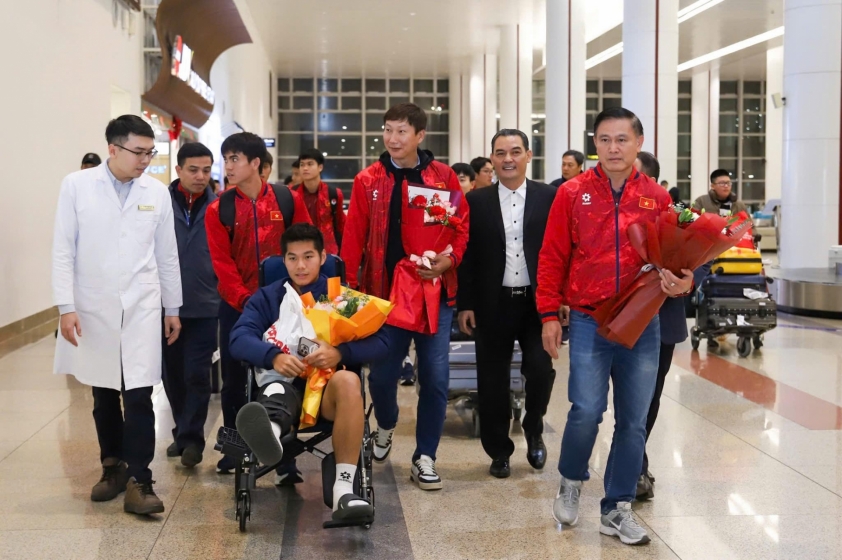 Hiểu Minh chưa vội phẫu thuật sau khi cùng U23 Việt Nam về nước Hiểu Minh chưa vội phẫu thuật sau khi cùng U23 Việt Nam về nước