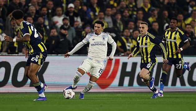 Jadon Sancho giúp Aston Villa lọt vào vòng knock-out Europa League