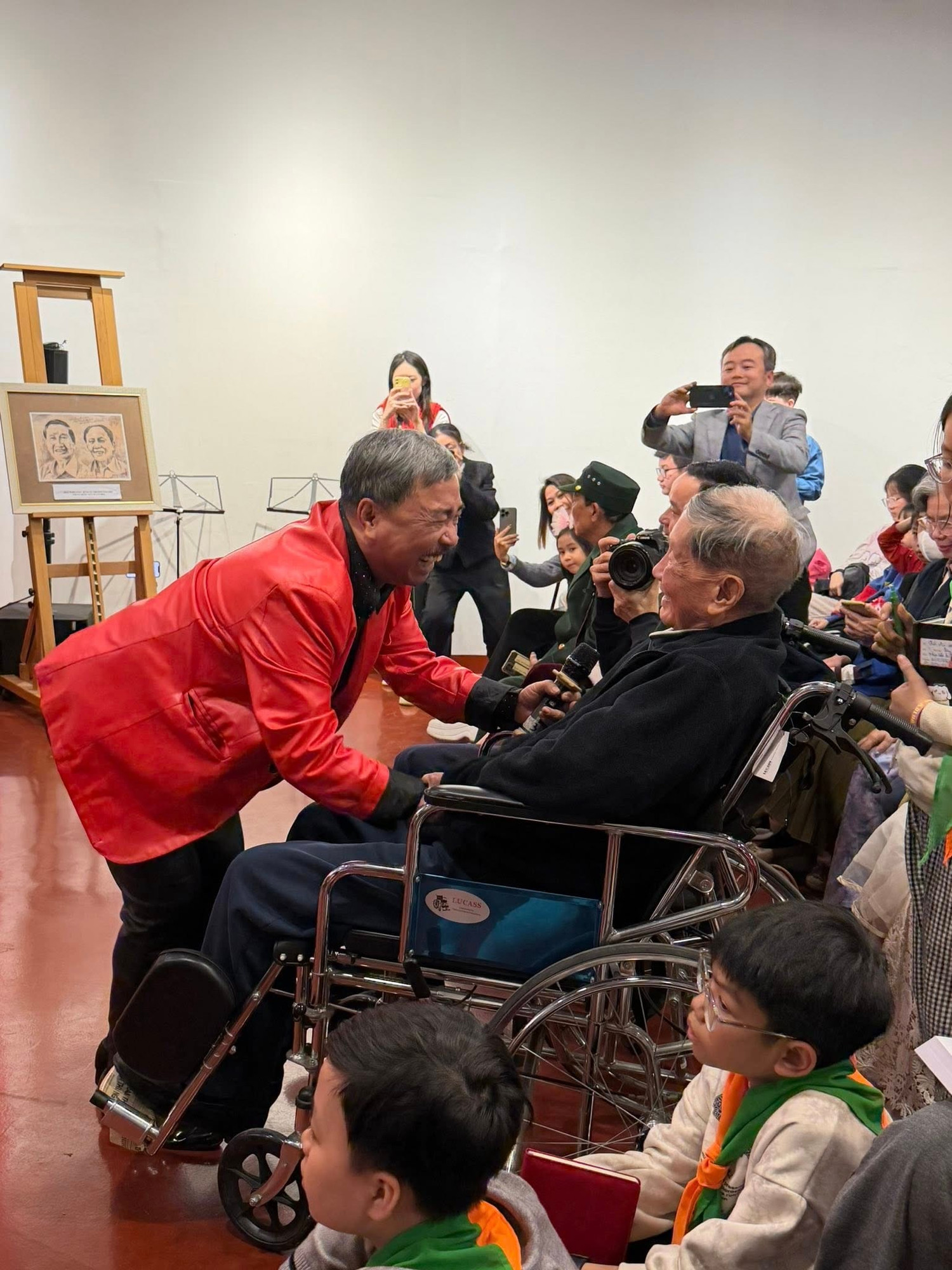 Bìa sách hồi ký của bà Ánh Tuyết – vợ nhạc sĩ Phạm Tuyên