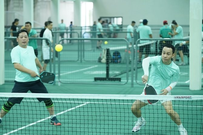 Các vận động viên giao lưu sau trận đấu