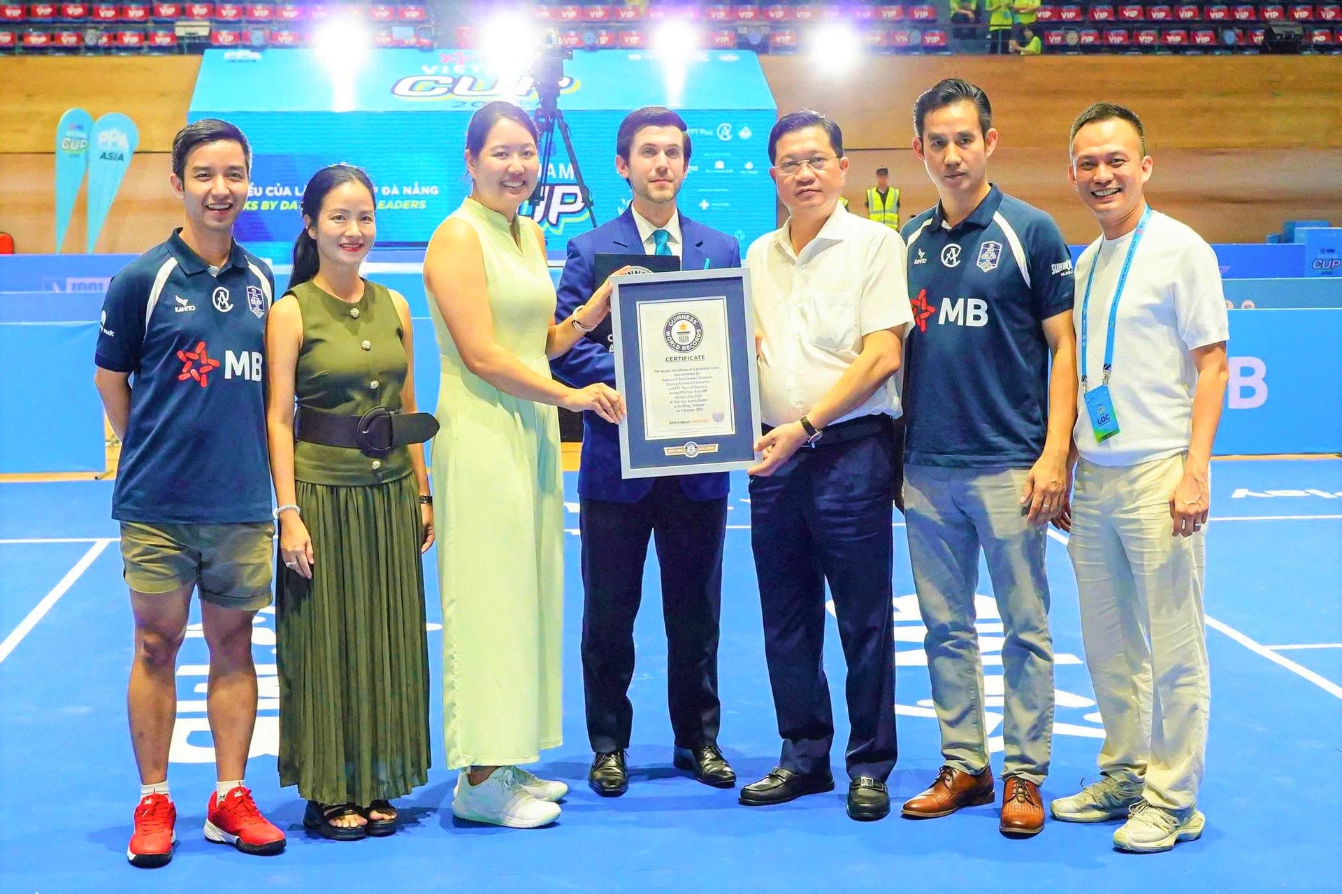 Khán giả đông đảo tại MB Vietnam Cup 2025