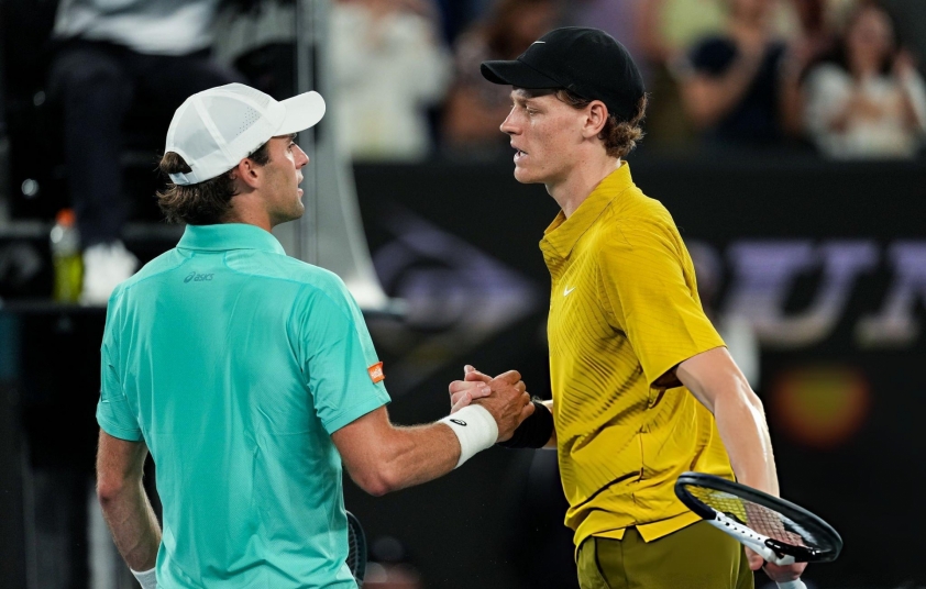 Sinner thoát thua nghẹt thở tại Australian Open