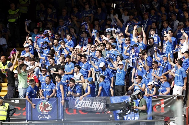 Màu áo xanh dương biểu tượng của Getafe