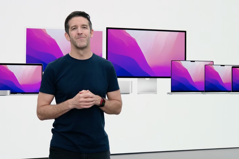 John Ternus trong một sự kiện của Apple