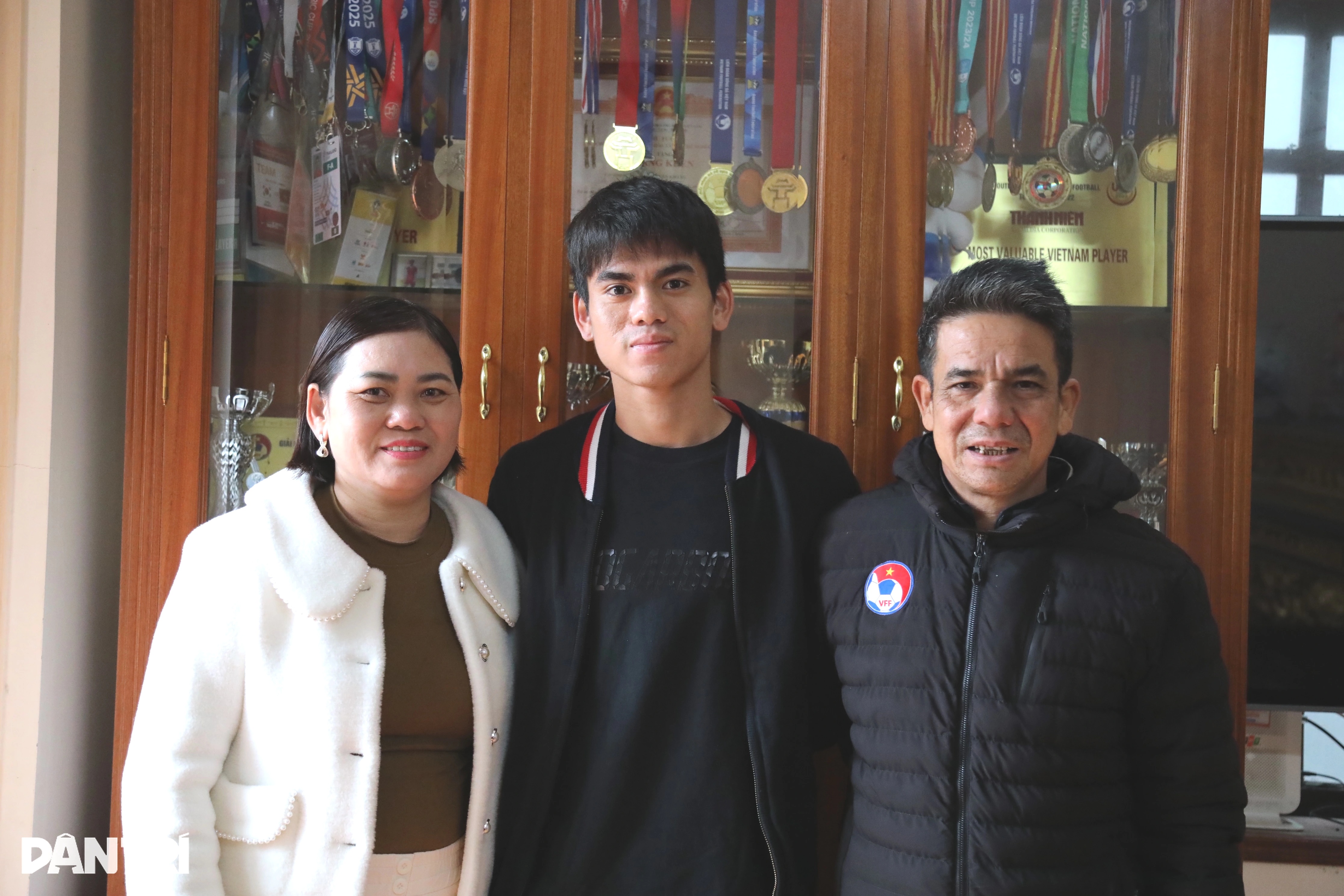 Căn nhà bình dị ngập huy chương của Khuất Văn Khang ở Hà Nội - 1 Căn nhà bình dị ngập huy chương của Khuất Văn Khang ở Hà Nội - 1