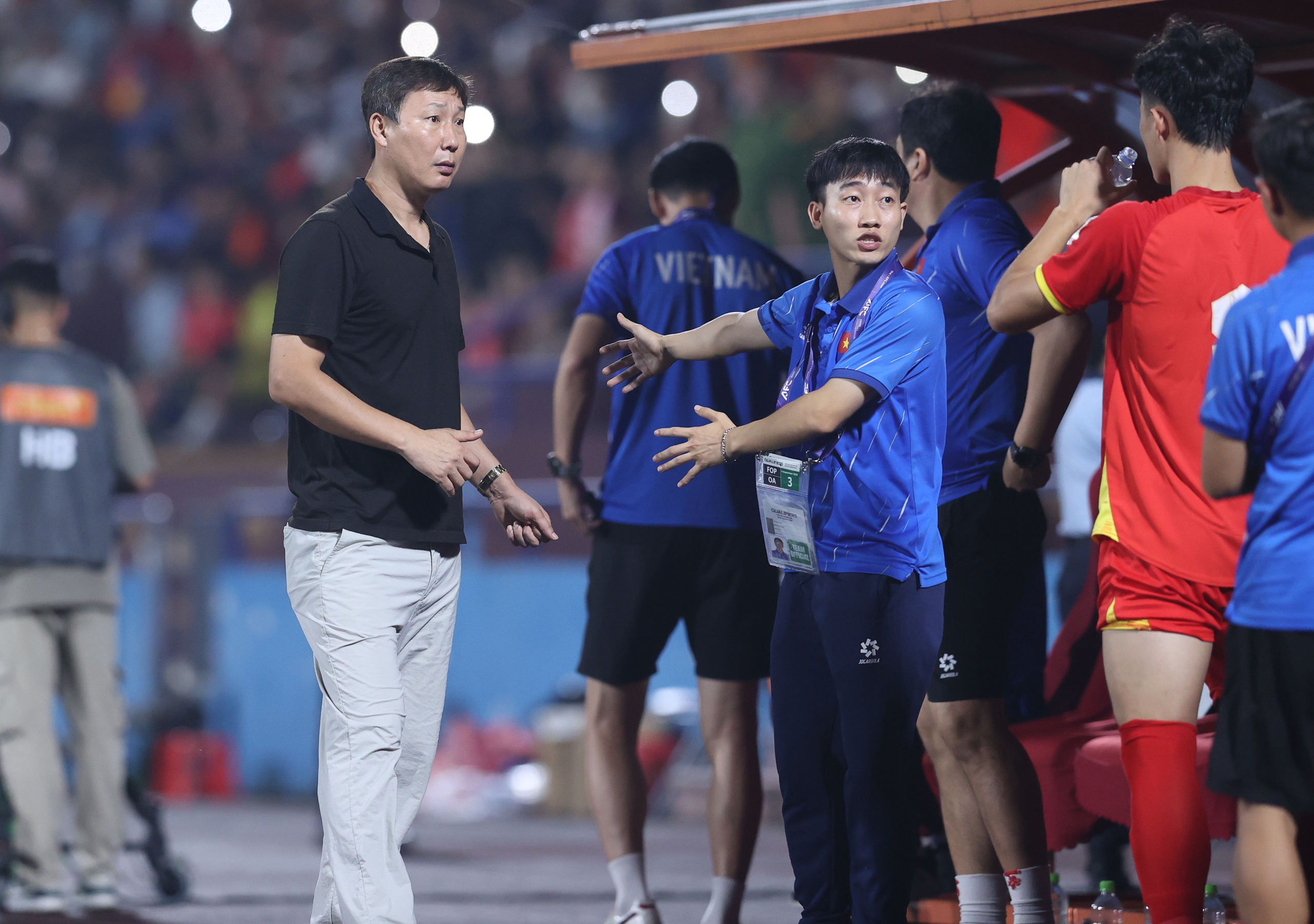 HLV Kim Sang Sik mong V-League trở lại - Ảnh 1.