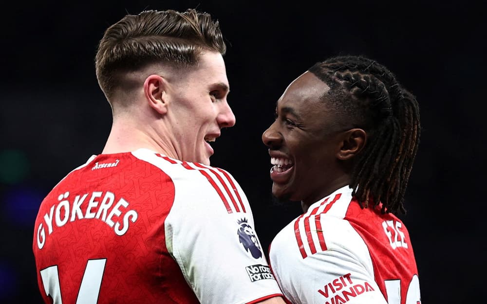 Gyokeres và Eze thay nhau lập cú đúp trước Tottenham. Gyokeres và Eze ghi bàn vào lưới Tottenham