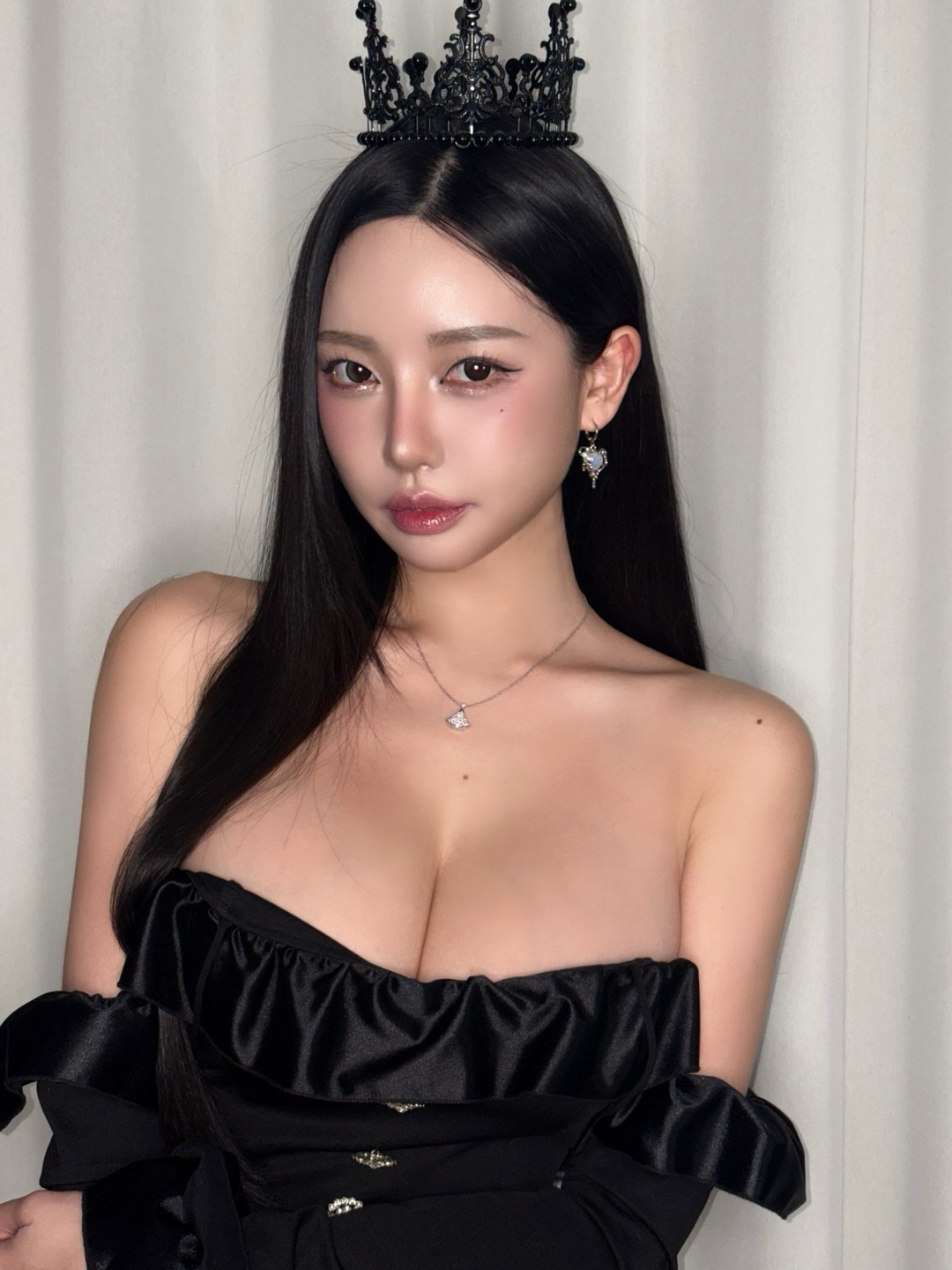 Đóng nữ chính gợi cảm trong game tương tác người thật, cô nàng hot girl gây sốt, hút cả triệu follow- Ảnh 3.