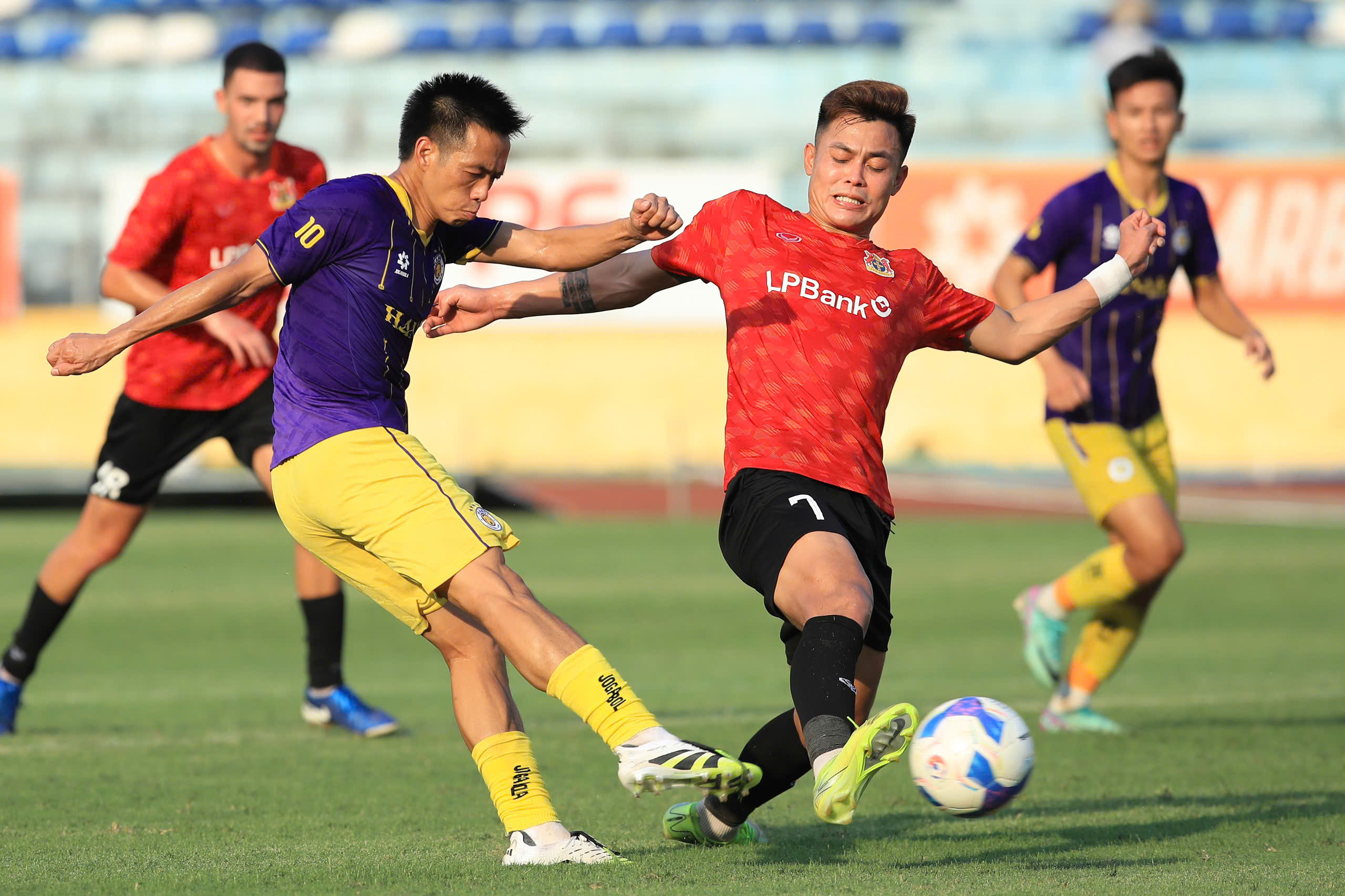 Vòng 7 LPBank V-League 2025/26: Tâm điểm Harry Kewell