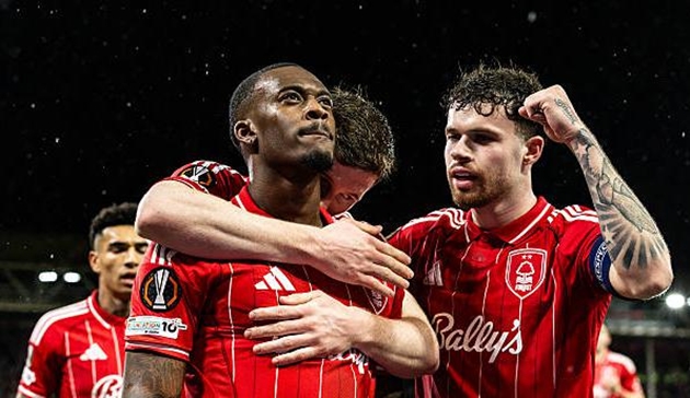 Nottingham Forest giành vé đi tiếp tại Europa League