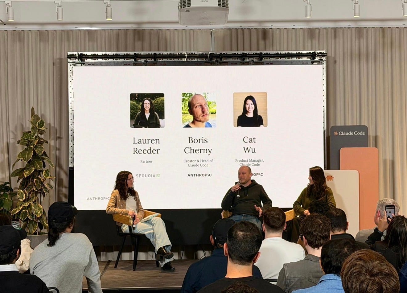 Đa dạng ngành nghề tham gia hackathon AI