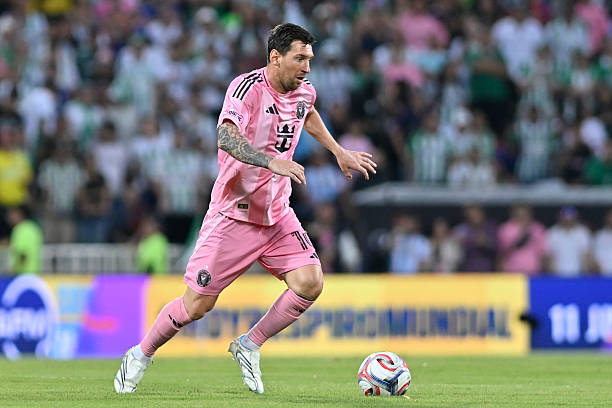 Javier Mascherano quản lý thể lực Messi