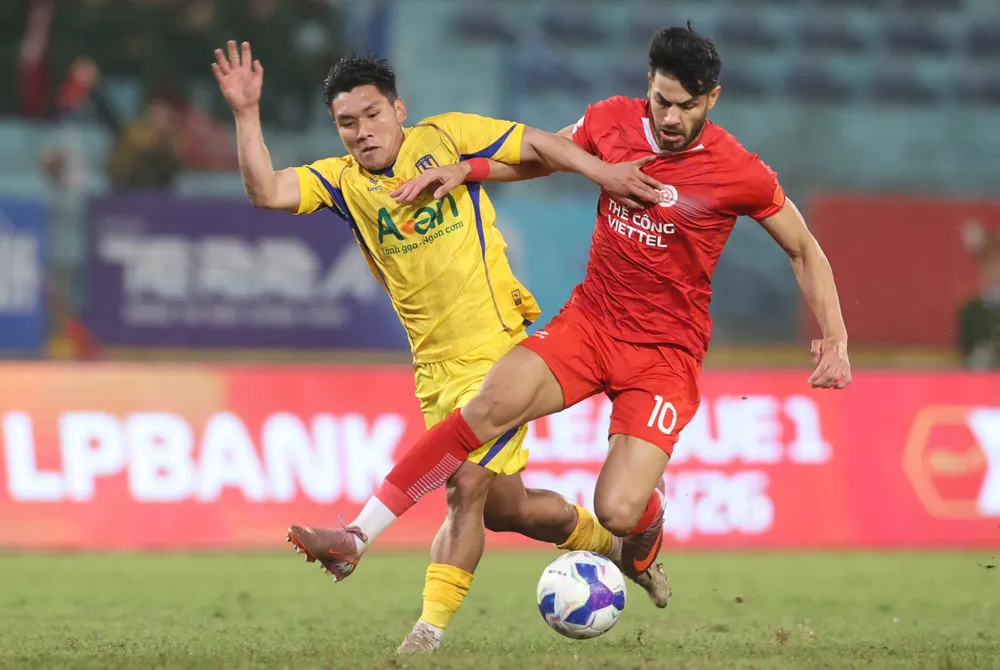 SLNA thắng Viettel FC