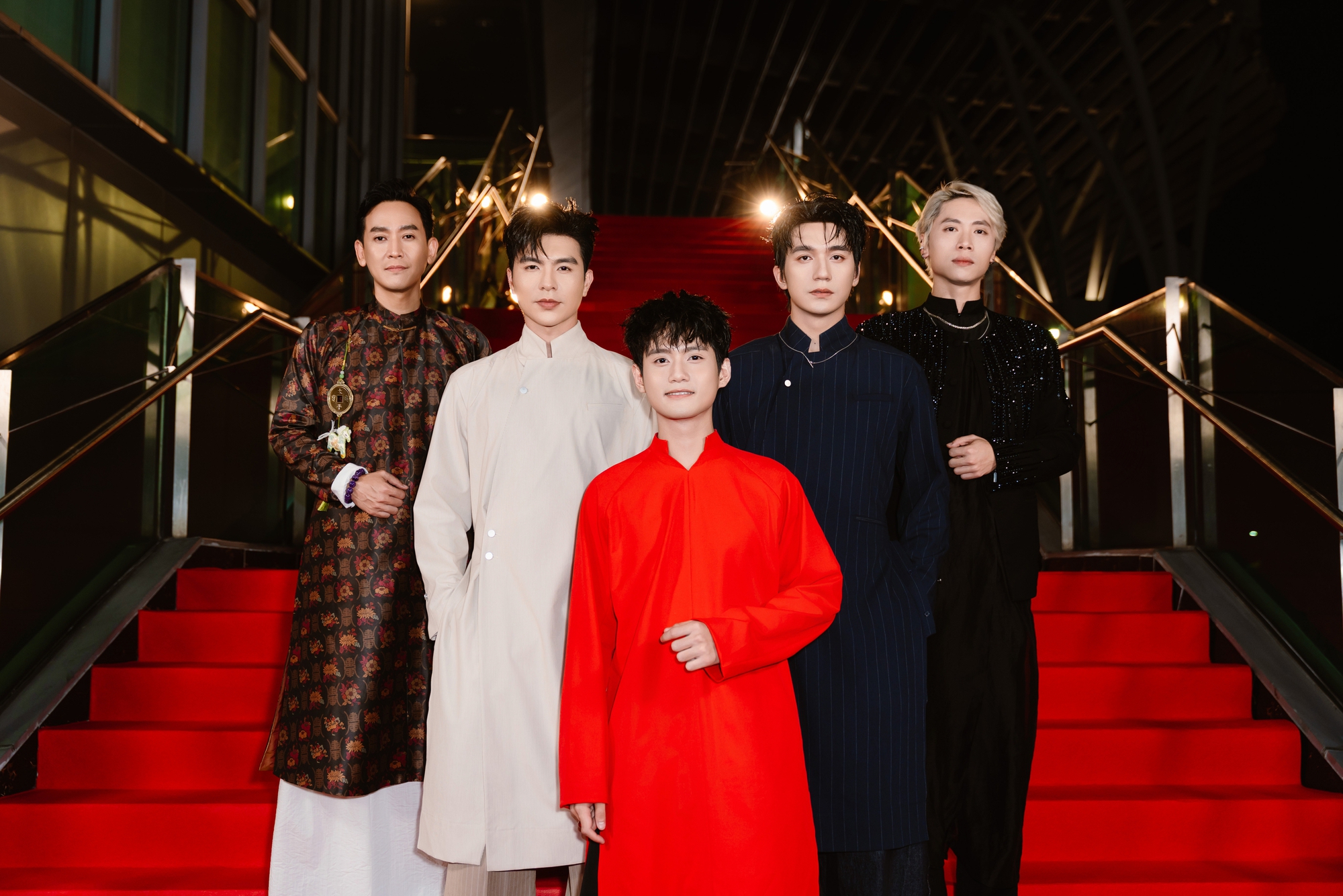 Hội anh em tạo dáng vui nhộn trên thảm đỏ WeChoice Awards 2025