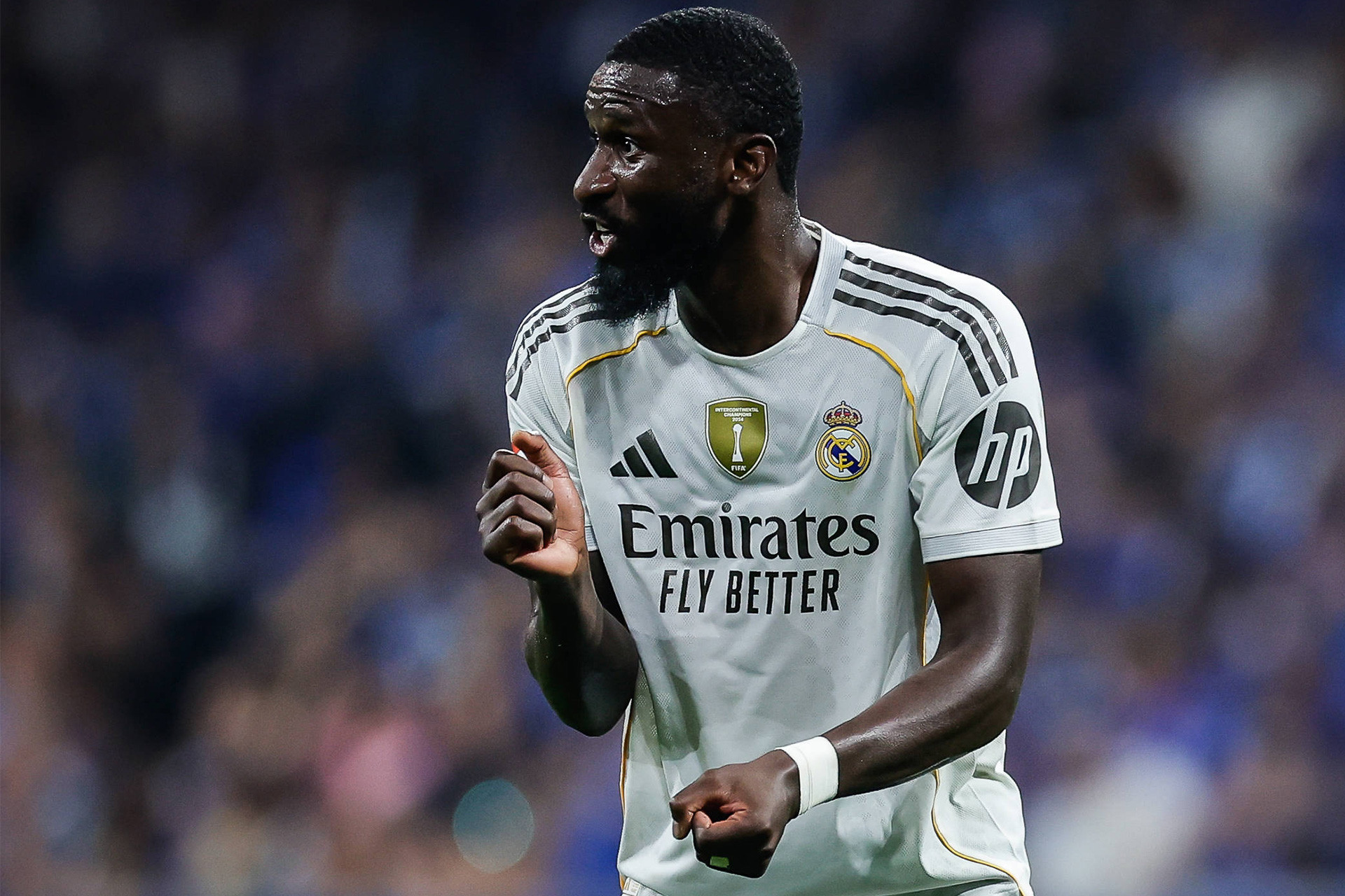 Antonio Rudiger trung vệ