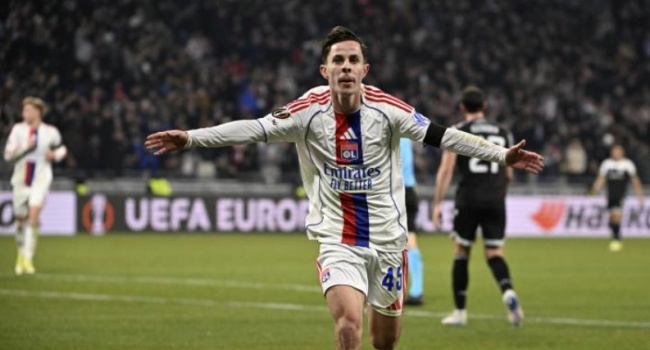 Remi Himbert ghi bàn