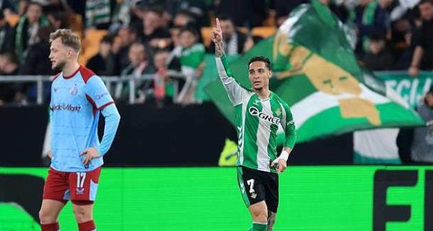 Antony thể hiện kỹ thuật cá nhân xuất sắc