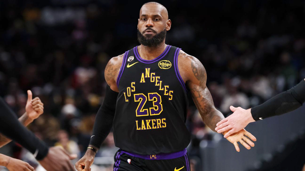 LeBron James trên sân bóng rổ