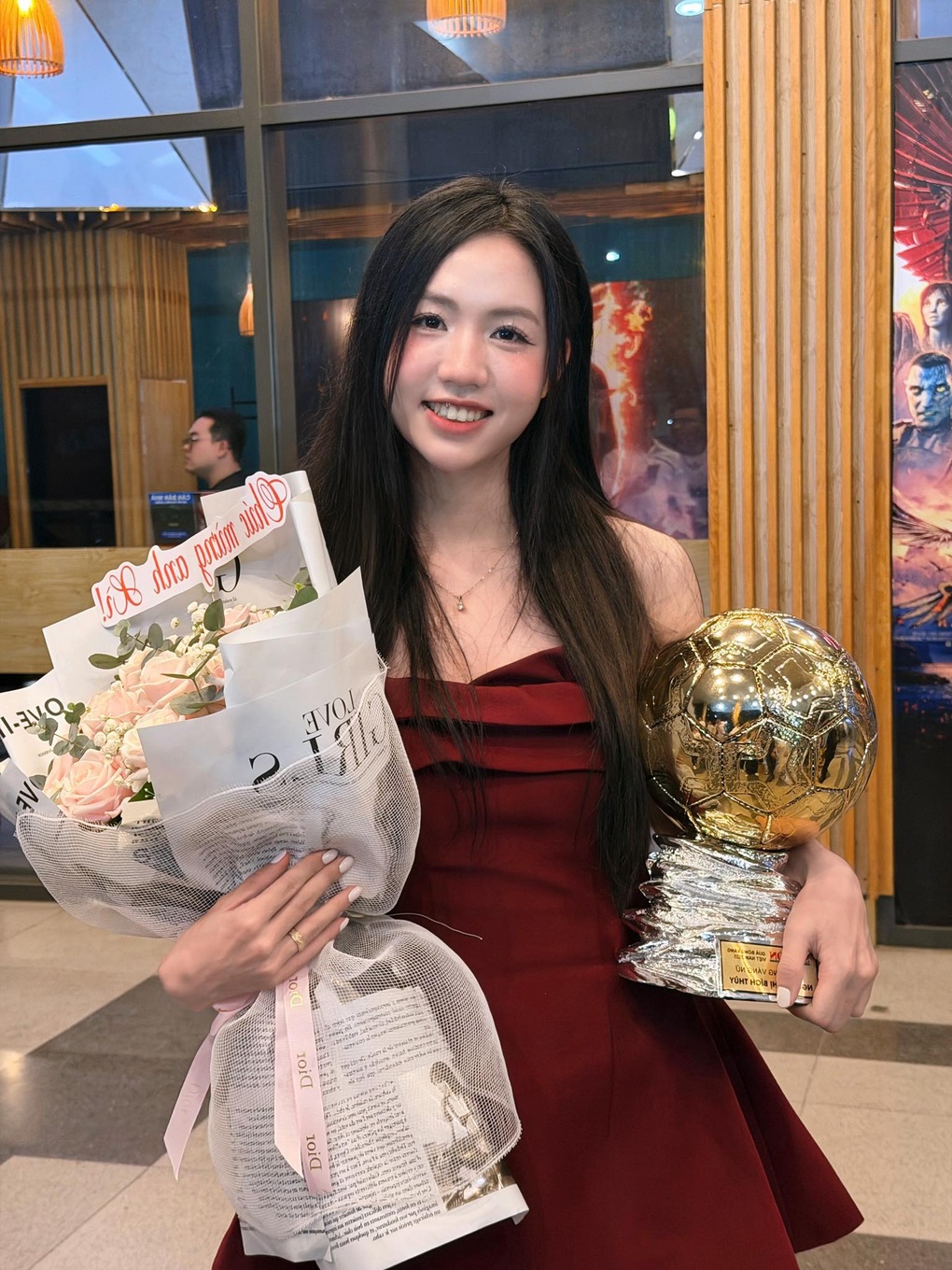 CĐV Thái Lan phát sốt vì vẻ đẹp của tuyển thủ nữ Việt Nam - 1