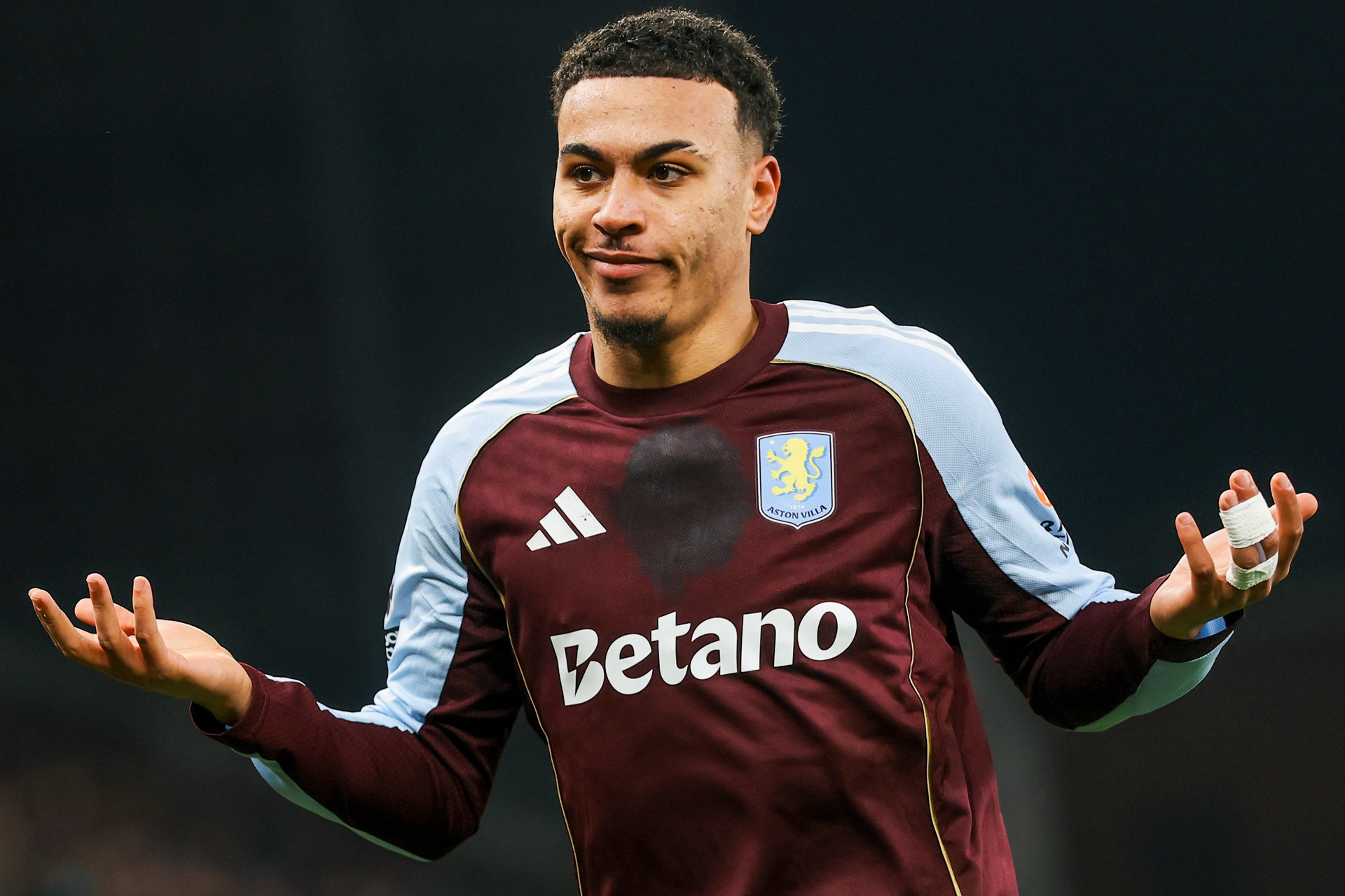 Morgan Rogers ghi bàn cho Aston Villa