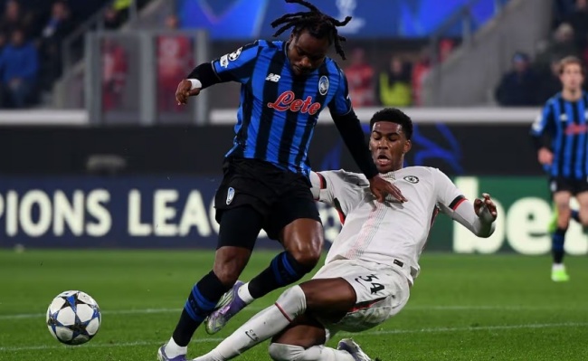 Josh Acheampong đa năng trên sân