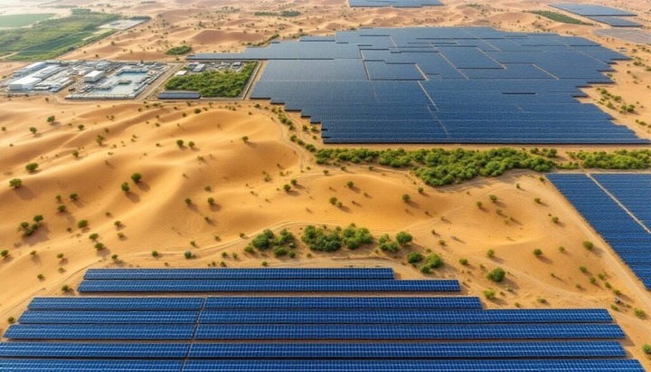 Hệ thống điện mặt trời trên nền sa mạc