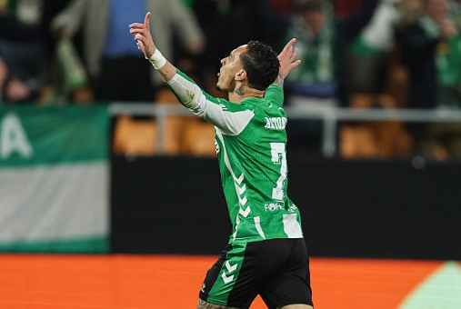 Antony tỏa sáng giúp Betis giành chiến thắng.