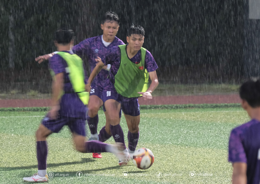 Các cầu thủ U18 Việt Nam trong buổi tập ngày 19/9