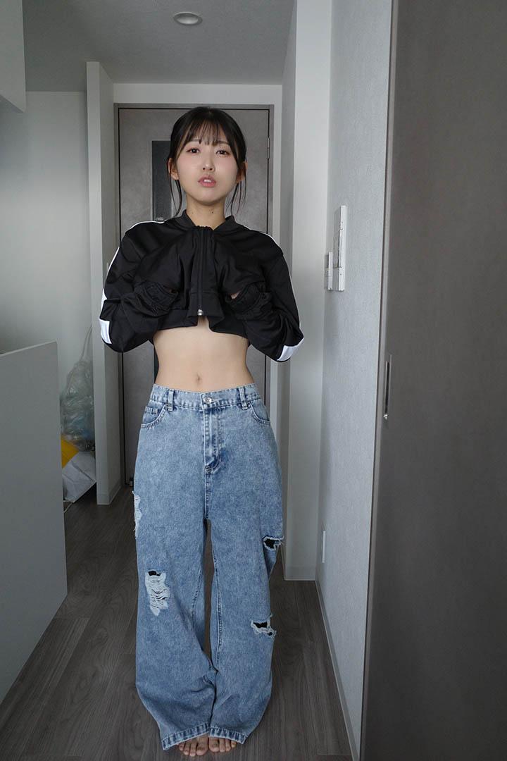 Nanase Tazune trình diễn đường phố Shinjuku