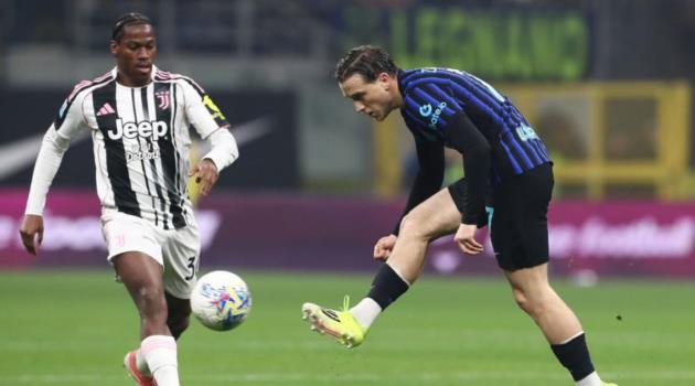 Piotr Zielinski tỏa sáng giúp Inter giành 3 điểm trọn vẹn.