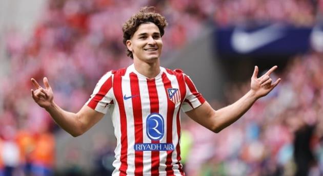 Arsenal sẽ mạnh lên với Alvarez.