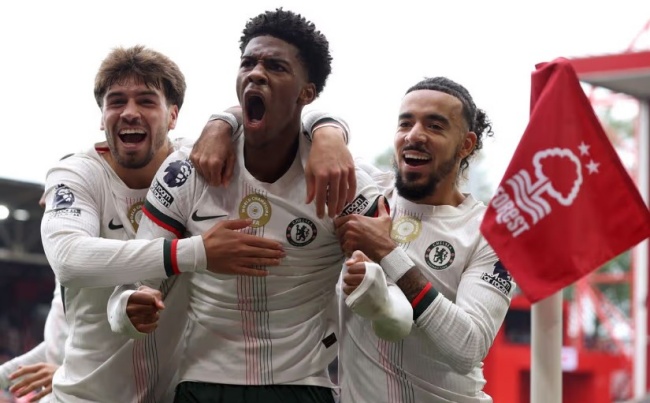 Josh Acheampong trong màu áo Chelsea